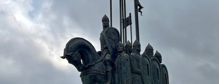 Монумент в память о Ледовом побоище is one of Курс молодого бойца.
