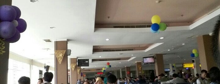 Ruang Tunggu Adisoemarmo Bandara, Solo: is one of Jakarta:.