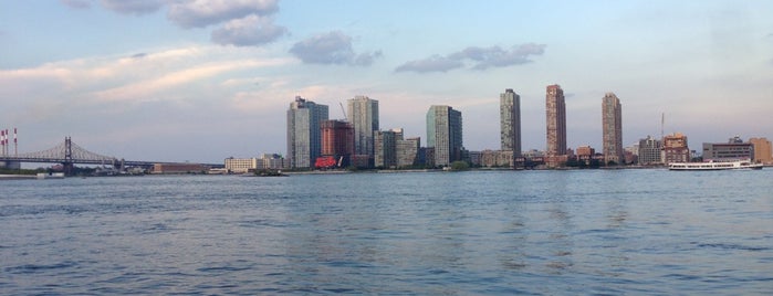 East River Esplanade is one of Lugares favoritos de Tristan.