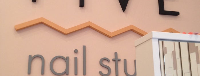 HiGH FiVE nail studio is one of สถานที่ที่ Olga ถูกใจ.