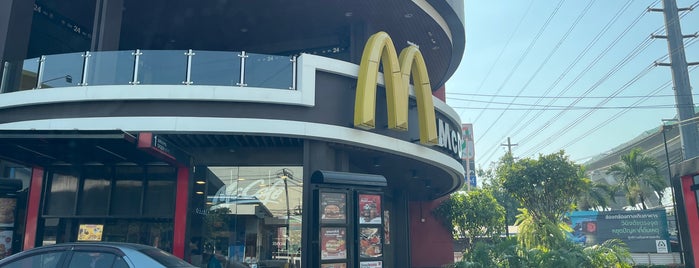McDonald's & McCafé is one of McDonald drive thru.
