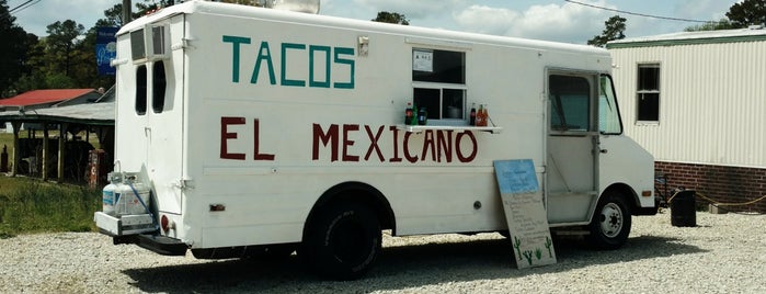 Tacos El Mexicano is one of สถานที่ที่ Harry ถูกใจ.
