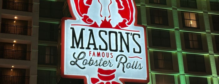 Mason's Famous Lobster Rolls is one of Restaurants To Try.