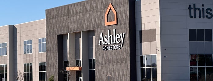 Ashley Homestore is one of Tempat yang Disukai Lizzie.