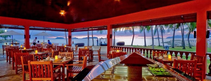 Breeze Beach Club is one of สถานที่ที่บันทึกไว้ของ Simon.