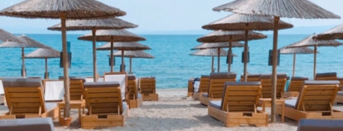 γλαρόκαβος beach bar is one of Hellas.