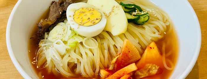 平壌冷麺 食道園 is one of 食べたいアジア料理.