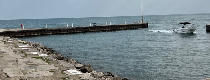Diversey Pier is one of Chicago Sights.