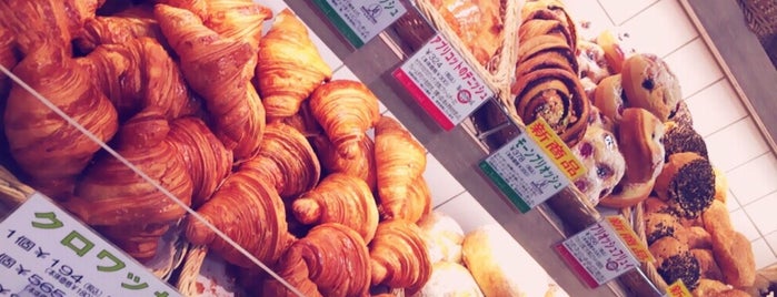 Pain au Traditionnel 大丸札幌店 is one of Locais curtidos por norikof.