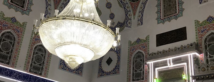 Aydınlıkevler Merkez Camii is one of camiler.