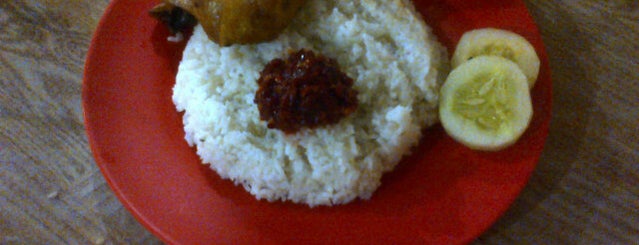 MBAK TARI  Ayam Goreng is one of hiburan.