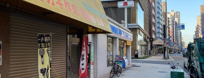 ローソン 和泉町店 is one of コンビニ3.