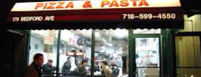 Anna Maria Pizza & Pasta is one of สถานที่ที่ Brian ถูกใจ.