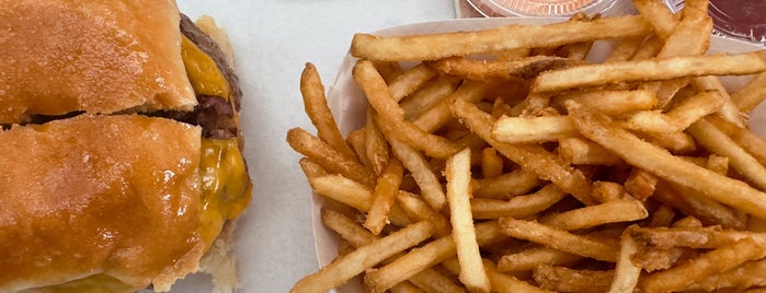 Bronson’s Burgers is one of NYC Notable Burgers.
