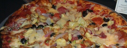 Christo's Pizzeria is one of Locais salvos de Rob.