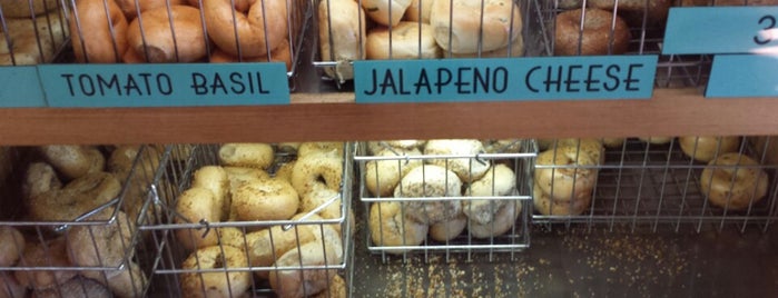 Bagelry is one of Lugares favoritos de Bobbie.