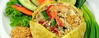 Pi-Tom's Thai Cuisine is one of Live Green Card - Food.