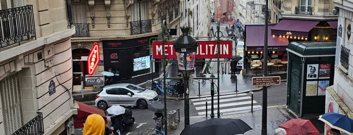 Métro Lamarck–Caulaincourt [12] is one of Paris août 2018.