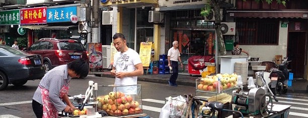 Yunnan Road Food Street is one of Shanghai 2014.