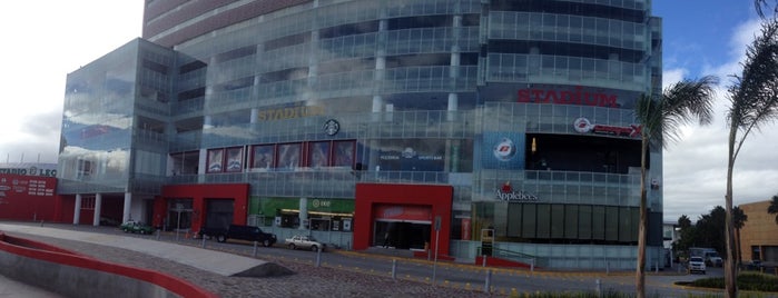 Hotel & Plaza Stadium is one of Lieux qui ont plu à Miguel Angel.