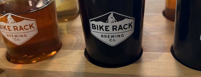 Bike Rack Brewing Company is one of Lugares favoritos de Víctor.