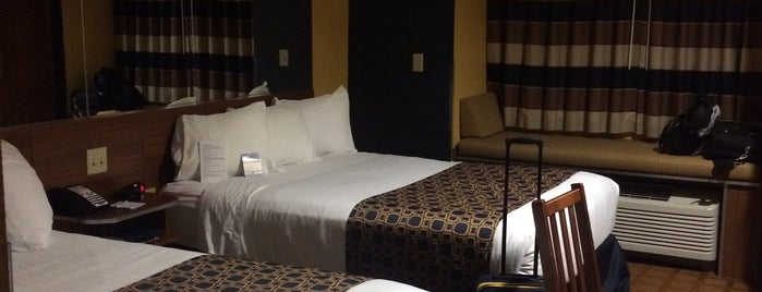 Microtel Inn & Suites by Wyndham Keyser is one of Tempat yang Disukai Rew.