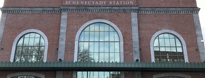 Schenectady Amtrak Station is one of Amtrak 64 Maple Leaf.