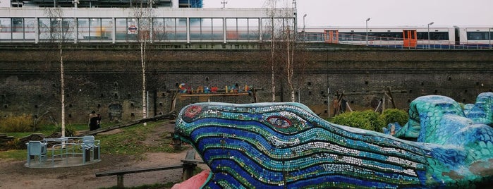 Haggerston Snake Park is one of Ricardo 님이 좋아한 장소.