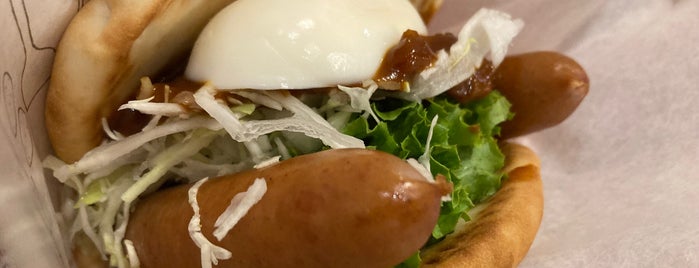 MOS Burger is one of 飯屋.
