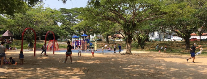 Children's Playground @ Pasir Ris Park is one of Orte, die Roger gefallen.