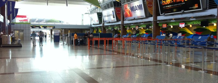 Aeropuerto Internacional Las Américas (SDQ) is one of Alan 님이 좋아한 장소.