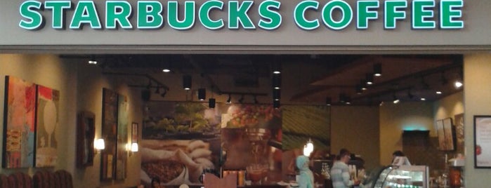 Starbucks is one of Locais curtidos por Tğb.