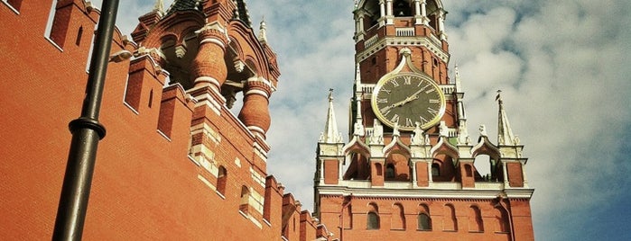 The Kremlin is one of привет Moscow.