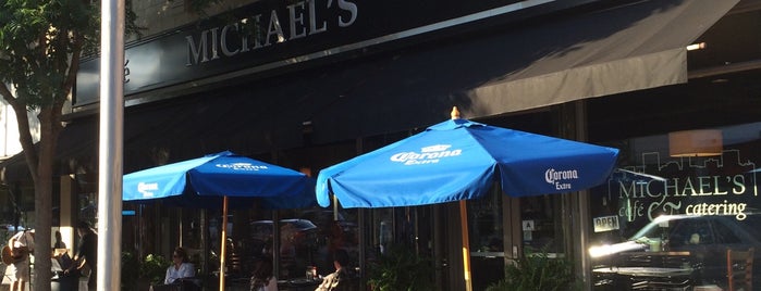 Michael's Cafe and Catering is one of Lieux qui ont plu à Dickson.