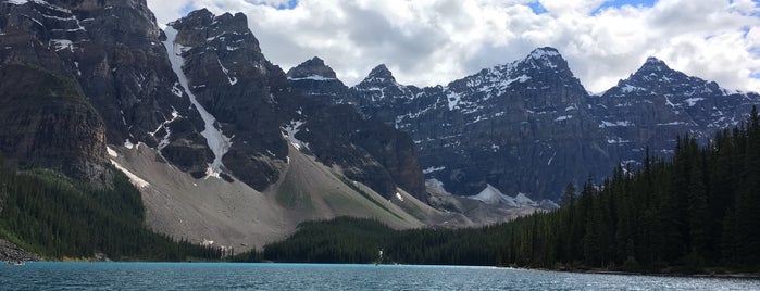 Moraine Lake is one of Geoffさんのお気に入りスポット.