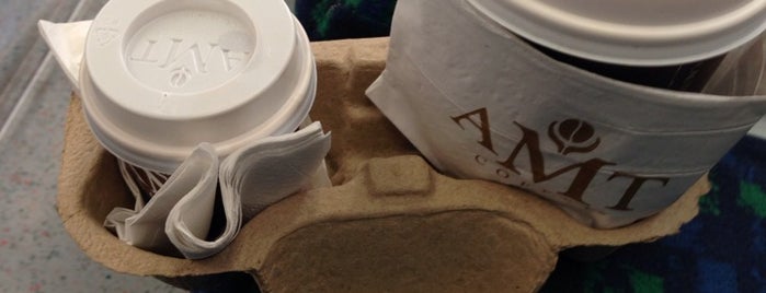AMT Coffee is one of Lugares favoritos de Grant.