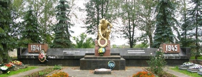 Меморіал is one of Торчин.