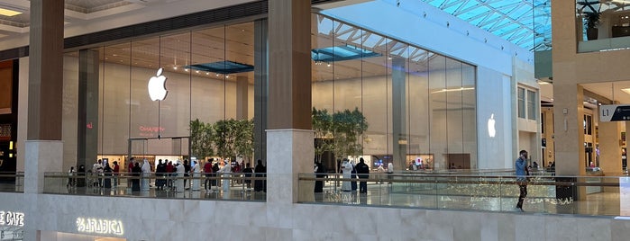 Apple Yas Mall is one of Abu Dhabi, United Arab Emirates.