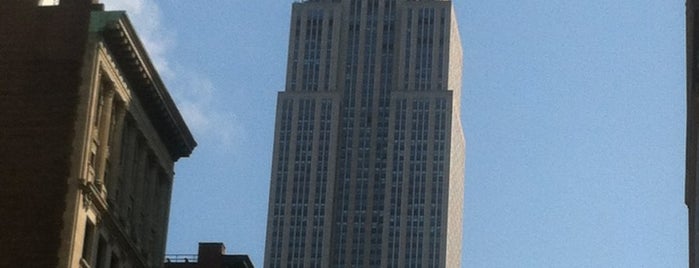 ตึกเอ็มไพร์สเตต is one of New York.
