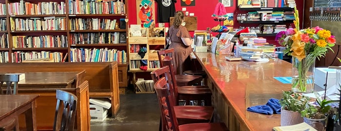 Rose City Book Pub is one of Orte, die cnelson gefallen.