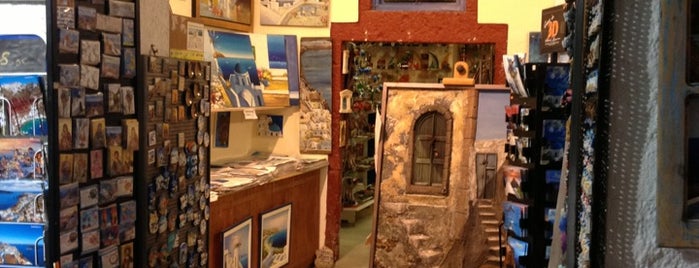 Roulis Art Shop is one of Santorini.