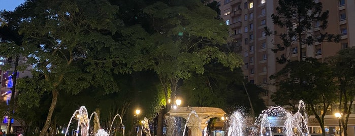 Praça Santos Andrade is one of Curitiba turismo.