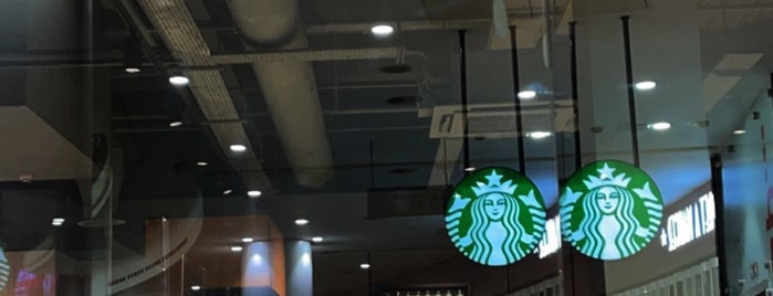 Starbucks is one of Orte, die Max gefallen.
