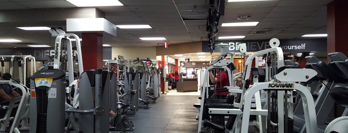 24 Hour Fitness is one of Luis'in Beğendiği Mekanlar.