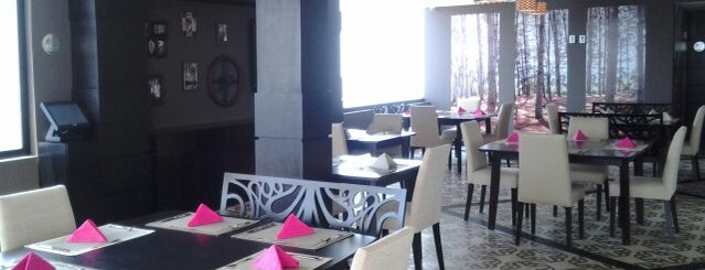 Melao Restaurant is one of Tempat yang Disukai juan carlos.