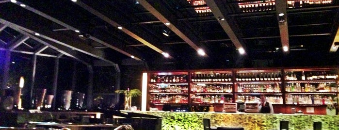 Narã Bar & lounge is one of Posti che sono piaciuti a Roza.