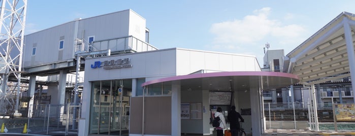 Higashi-Kaizuka Station is one of JR線の駅.