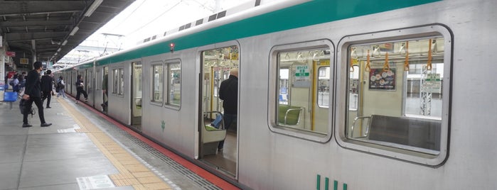 Takeda Station is one of 京阪神の鉄道駅.