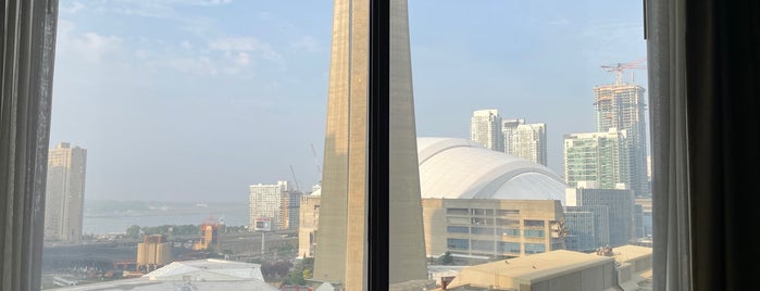 InterContinental Toronto Centre is one of Orte, die David gefallen.