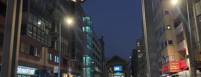 U Kochstraße is one of Besuchte Berliner Bahnhöfe.